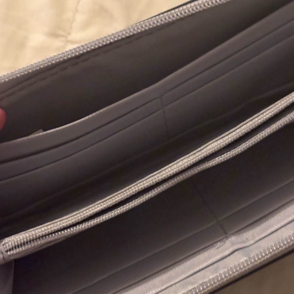 Travelon RFID Blocking Wallet with Leaf Design - Picture 16 of 16